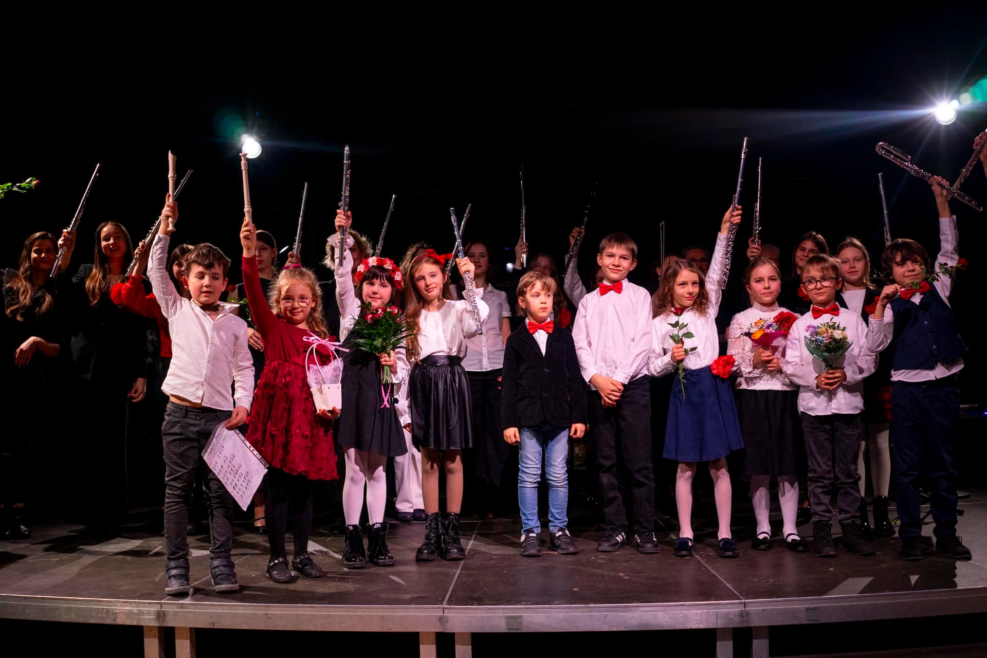 Uczniowie i nauczyciele Grodziskiego Ogniska Muzycznego